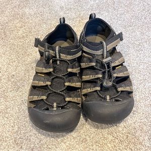 Keen hiking sandals kids size 4 black & brown